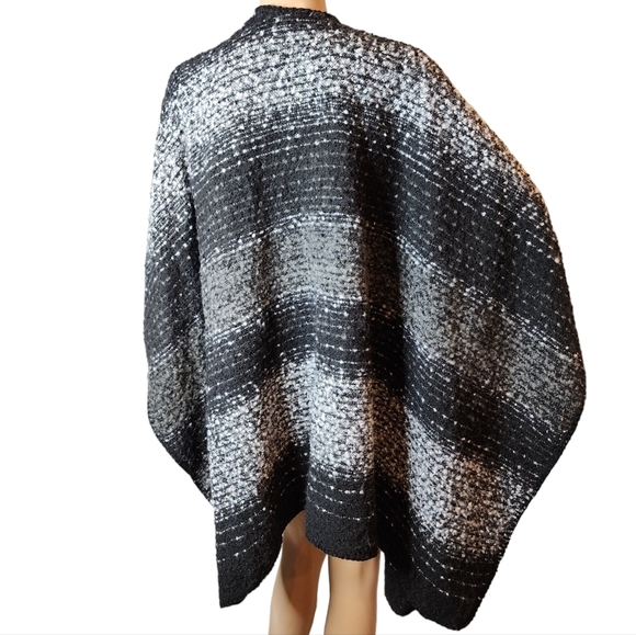 Woolrich Cape Shawl Blanket Wrap Poncho. Black Grey Stripe. Womens One Size - Picture 15 of 16